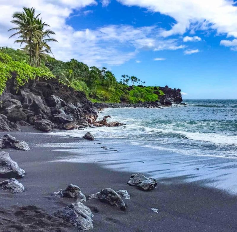 maui black sand beach