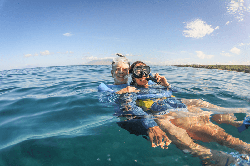 couple snorkeling on maui snorkeling tour