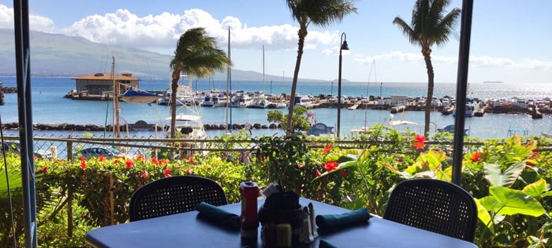 マアラエア港のレストラン：美味しい料理とオーシャンビューが楽しめる場所