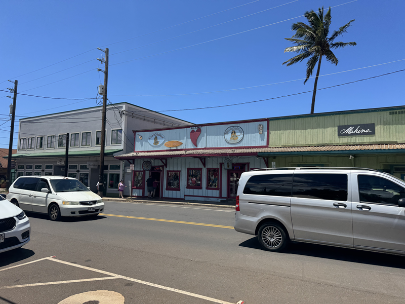 Downtown Pāʻia Maui shops along the main street