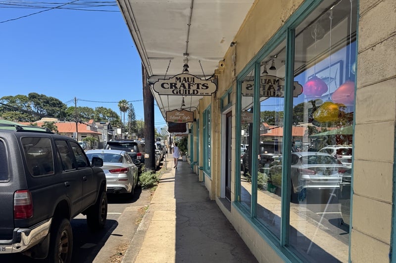 Downtown Pāʻia Maui shops and sidewalk near Maui Crafts Guild